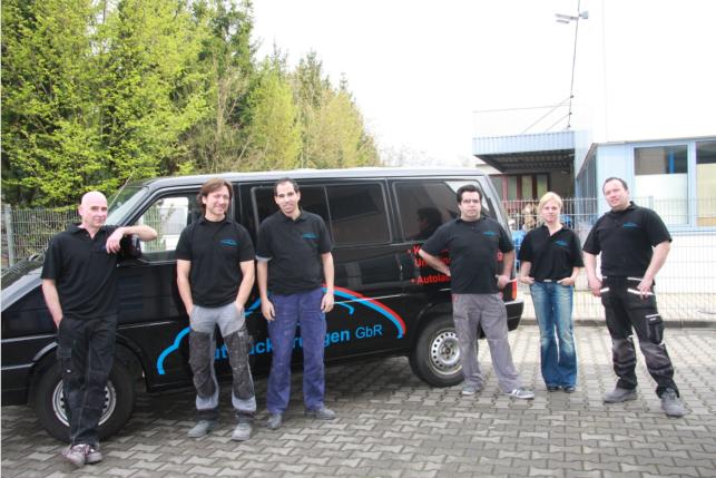 Team von S.G. Autolackierungen bei der Arbeit in Winnenden